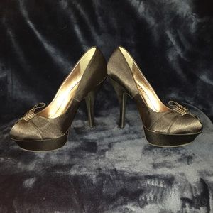 Bamboo platform black heels with rhinestone bow